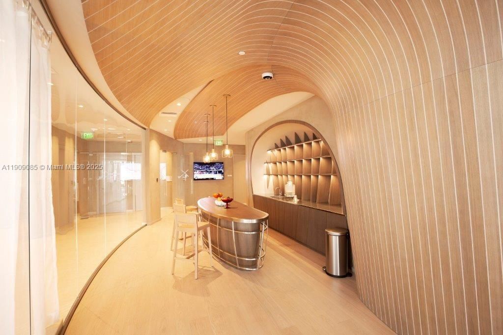 Под контрактом: $4,300 (1 спален, 1 ванн, 665 Квадратных фут)