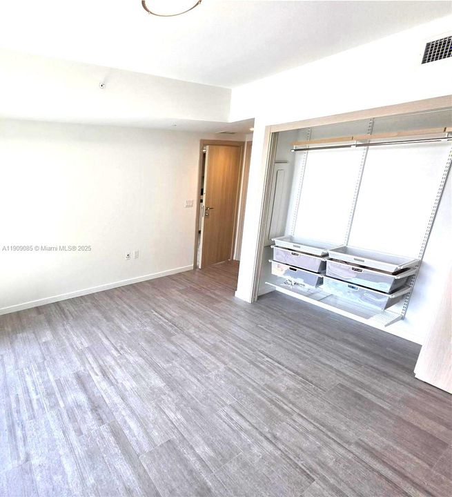 Под контрактом: $4,300 (1 спален, 1 ванн, 665 Квадратных фут)