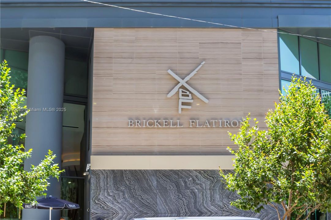 Под контрактом: $4,300 (1 спален, 1 ванн, 665 Квадратных фут)