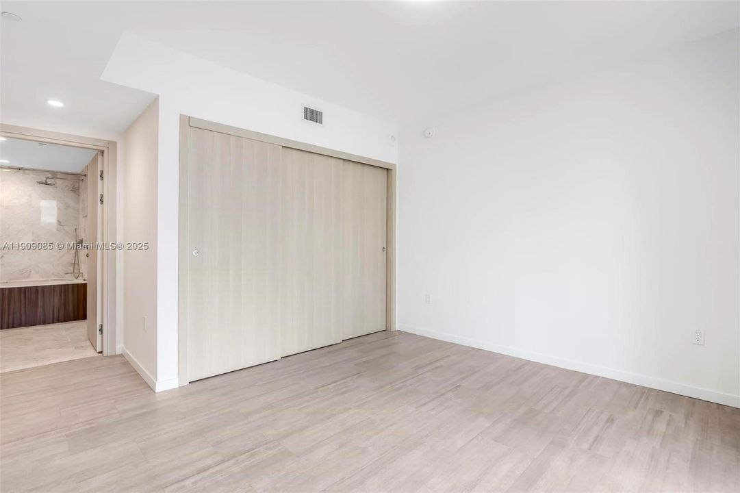 Под контрактом: $4,300 (1 спален, 1 ванн, 665 Квадратных фут)