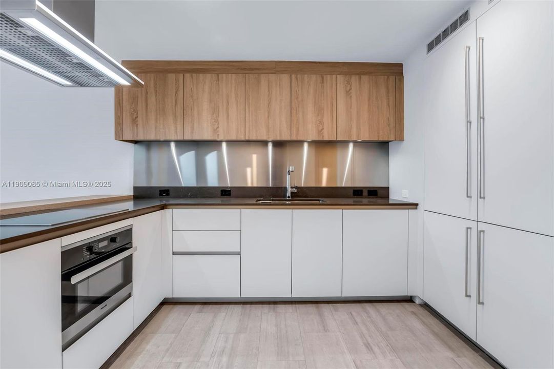 Под контрактом: $4,300 (1 спален, 1 ванн, 665 Квадратных фут)