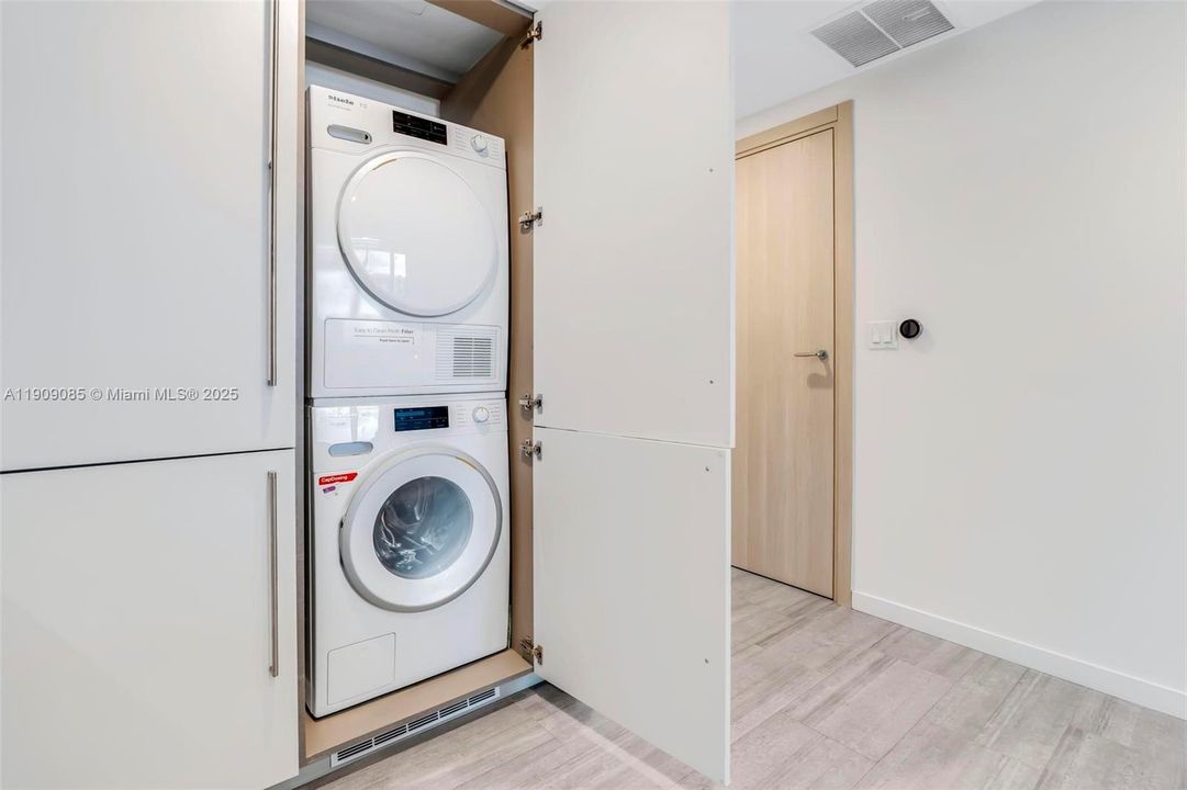 Под контрактом: $4,300 (1 спален, 1 ванн, 665 Квадратных фут)