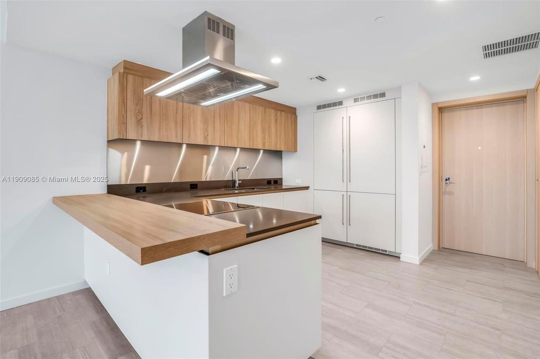 Под контрактом: $4,300 (1 спален, 1 ванн, 665 Квадратных фут)