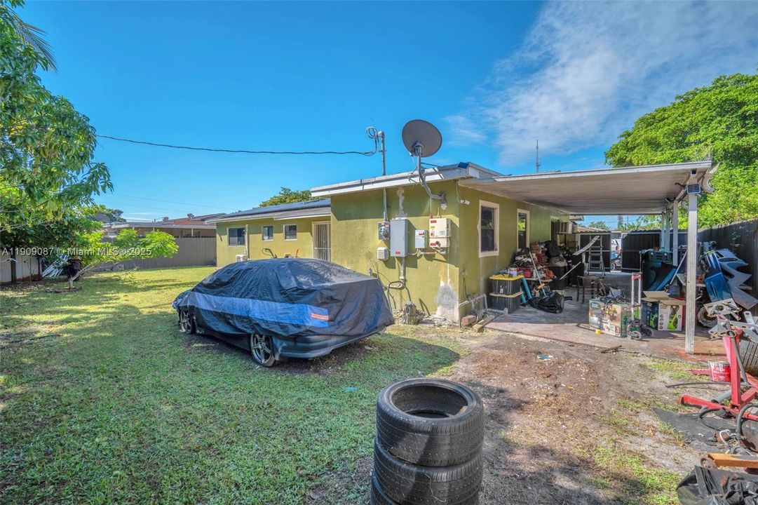 Active With Contract: $485,000 (3 beds, 2 baths, 1364 Square Feet)
