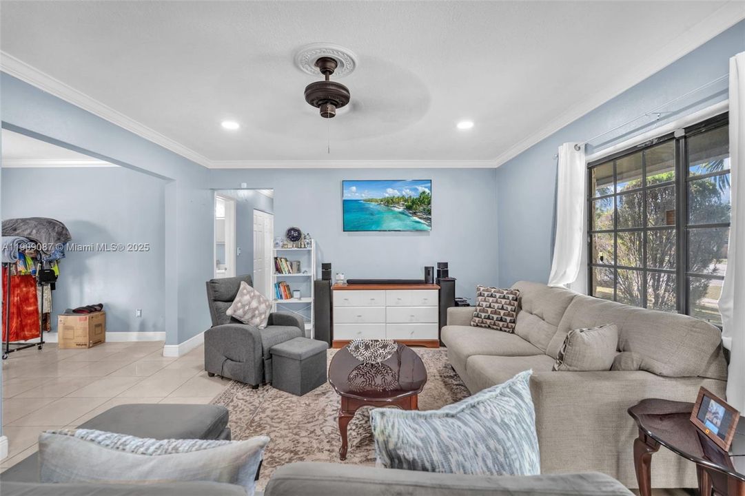 Active With Contract: $485,000 (3 beds, 2 baths, 1364 Square Feet)