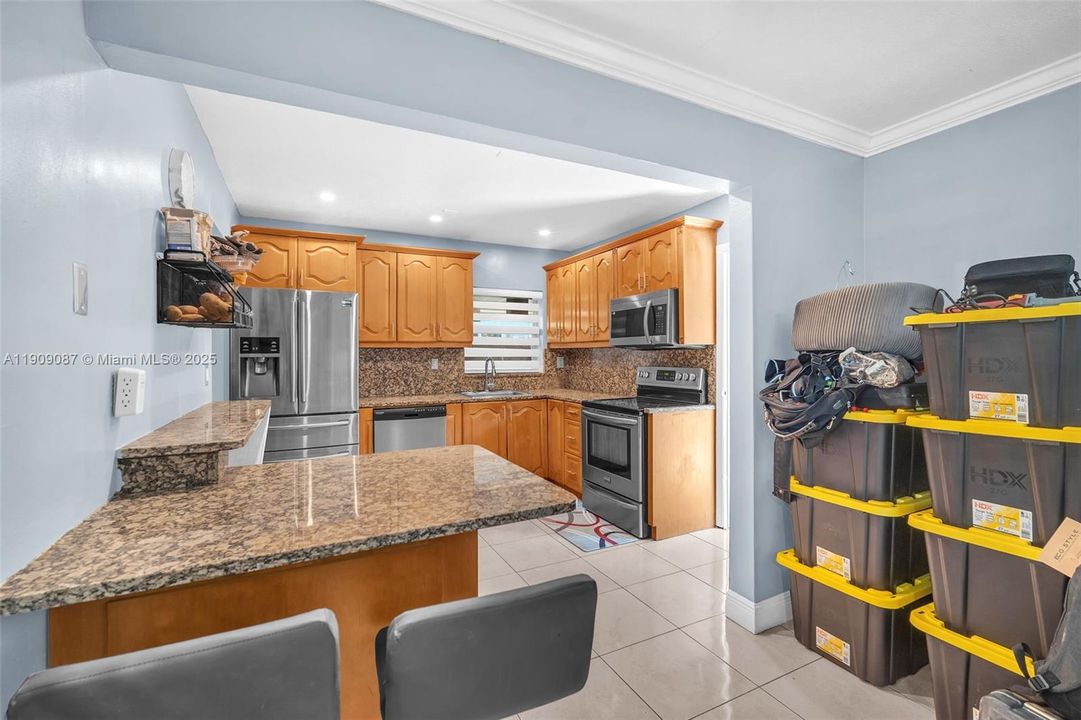 Active With Contract: $485,000 (3 beds, 2 baths, 1364 Square Feet)