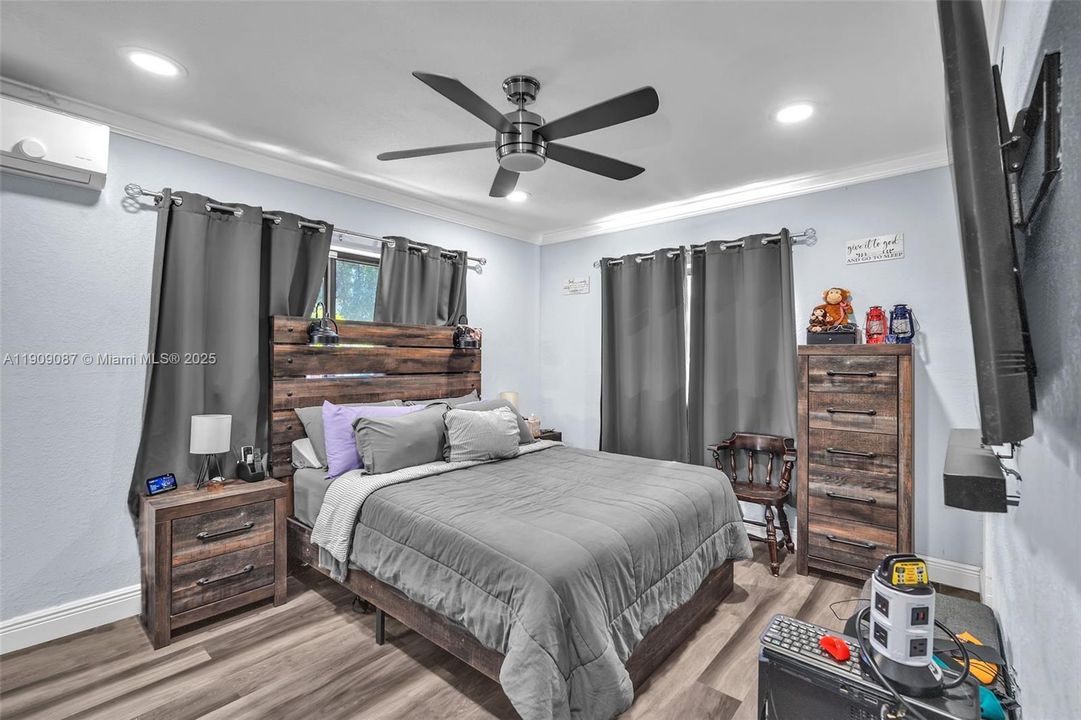 Active With Contract: $485,000 (3 beds, 2 baths, 1364 Square Feet)