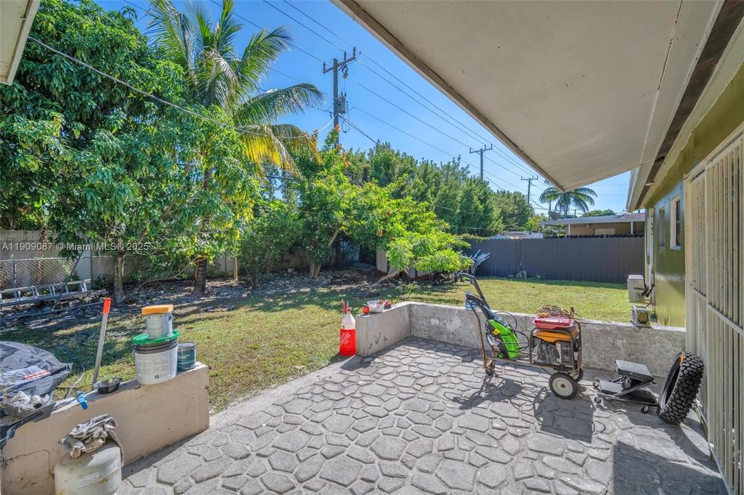 Active With Contract: $485,000 (3 beds, 2 baths, 1364 Square Feet)