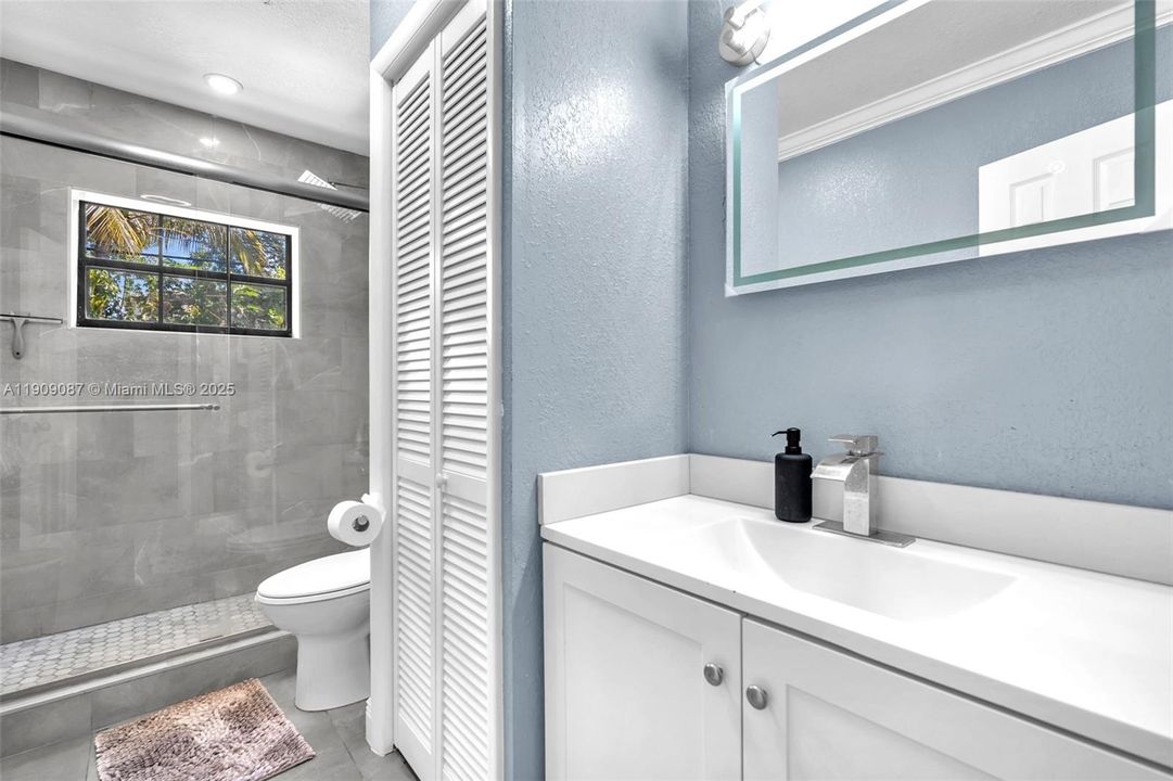 Active With Contract: $485,000 (3 beds, 2 baths, 1364 Square Feet)