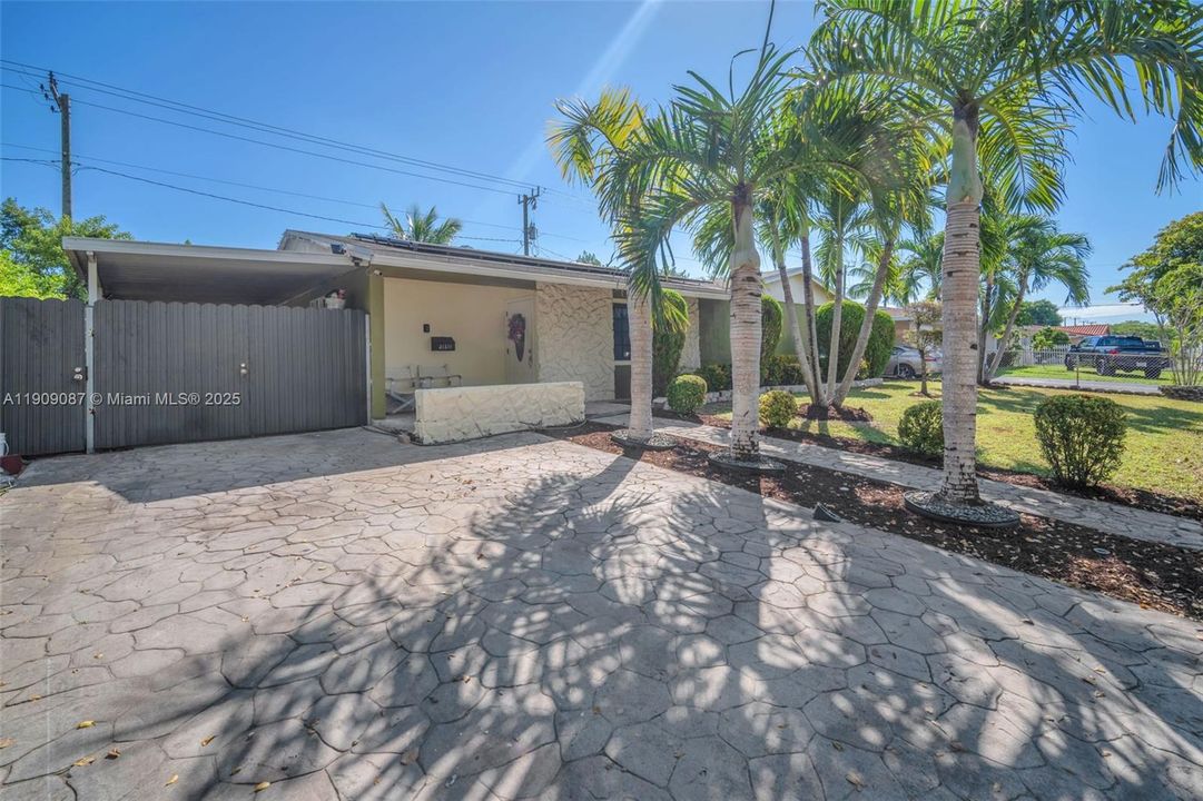 Active With Contract: $485,000 (3 beds, 2 baths, 1364 Square Feet)