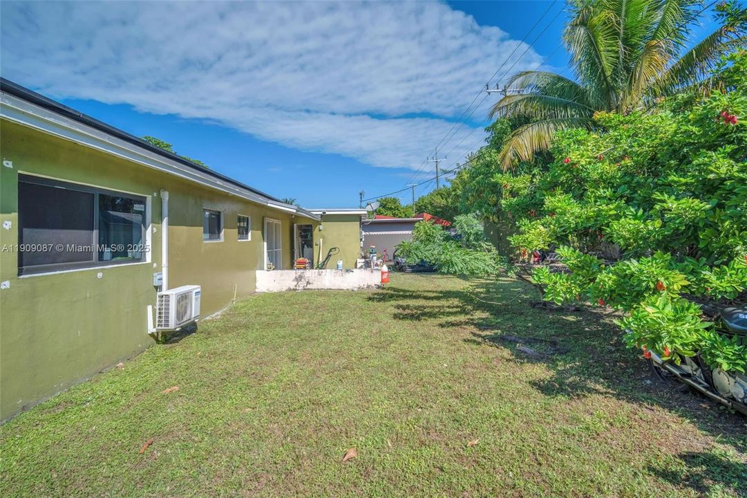 Active With Contract: $485,000 (3 beds, 2 baths, 1364 Square Feet)