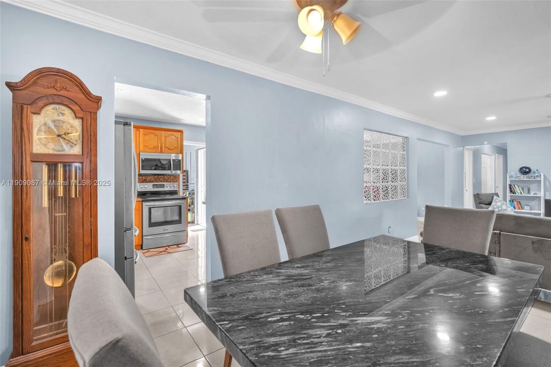 Active With Contract: $485,000 (3 beds, 2 baths, 1364 Square Feet)