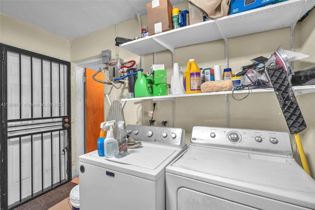 Active With Contract: $485,000 (3 beds, 2 baths, 1364 Square Feet)