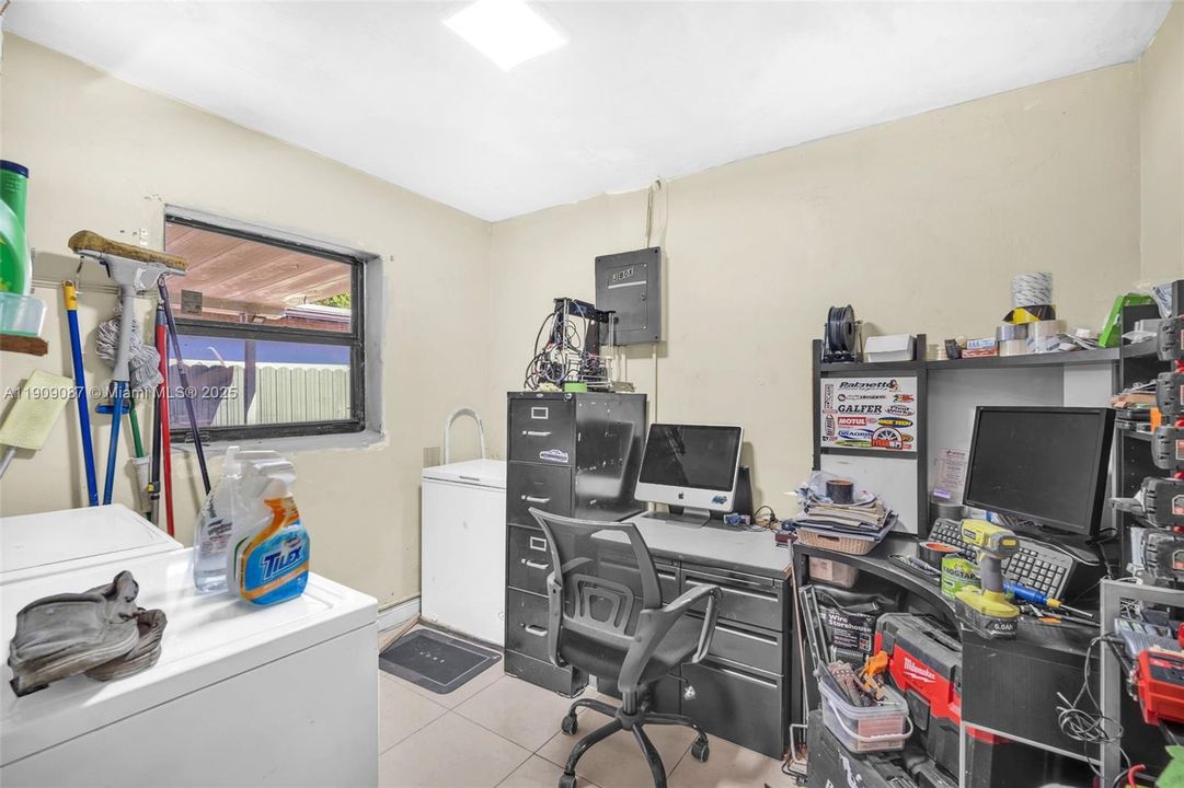 Active With Contract: $485,000 (3 beds, 2 baths, 1364 Square Feet)