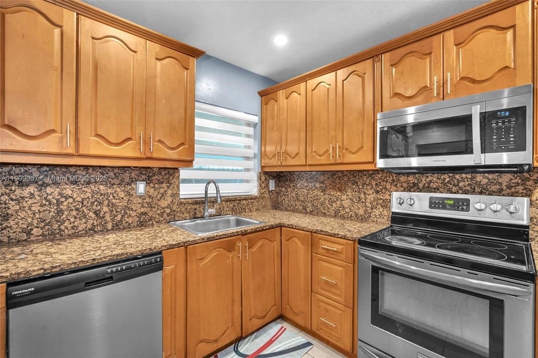 Active With Contract: $485,000 (3 beds, 2 baths, 1364 Square Feet)