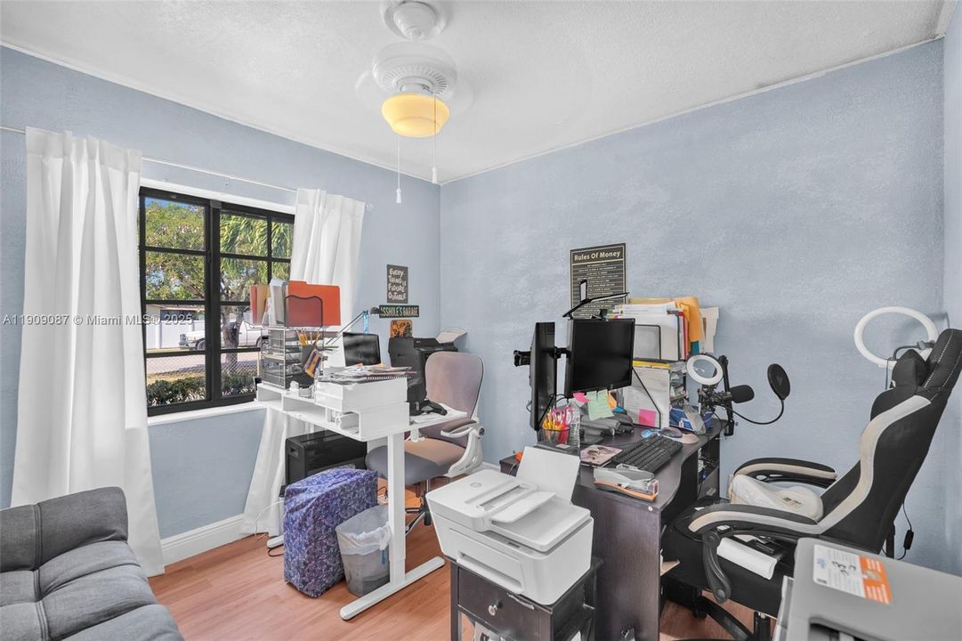 Active With Contract: $485,000 (3 beds, 2 baths, 1364 Square Feet)