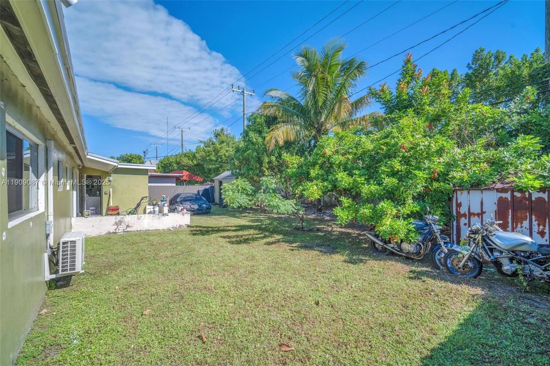 Active With Contract: $485,000 (3 beds, 2 baths, 1364 Square Feet)