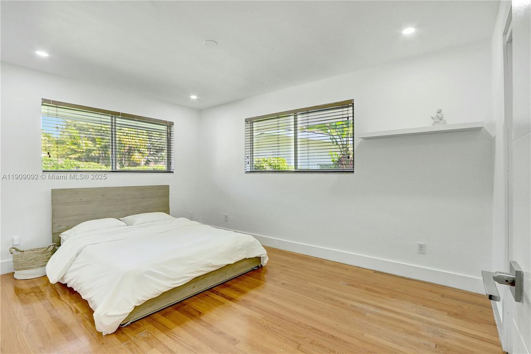 For Rent: $9,995 (3 beds, 2 baths, 2242 Square Feet)