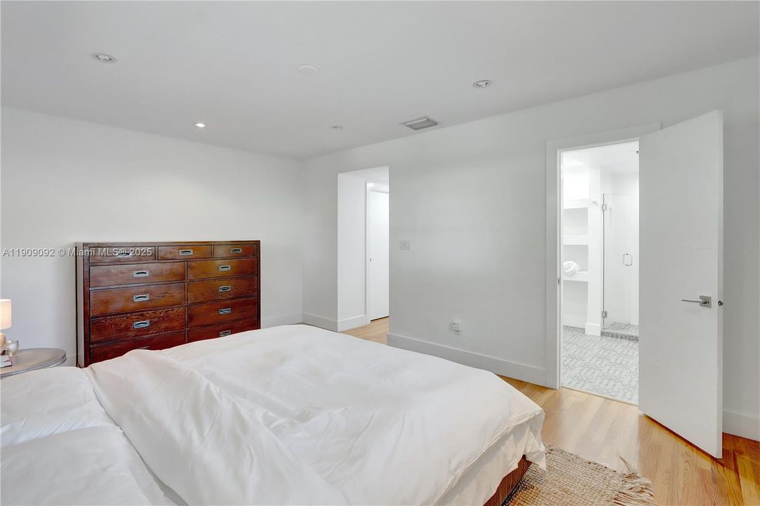 For Rent: $9,995 (3 beds, 2 baths, 2242 Square Feet)