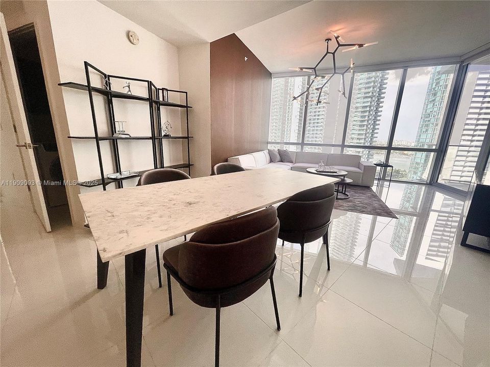 待售: $1,230,000 (2 贝兹, 3 浴室, 1560 平方英尺)