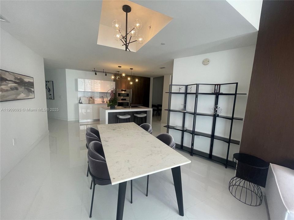 待售: $1,230,000 (2 贝兹, 3 浴室, 1560 平方英尺)