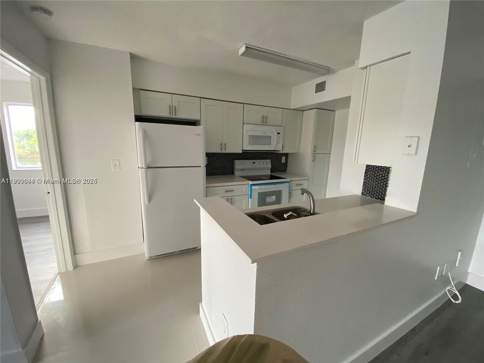 Недавно арендовано: $2,300 (2 спален, 2 ванн, 887 Квадратных фут)