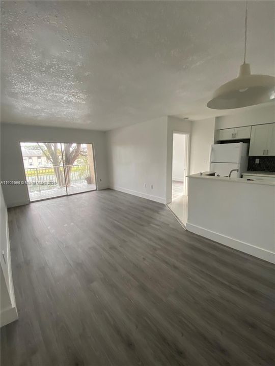 Недавно арендовано: $2,300 (2 спален, 2 ванн, 887 Квадратных фут)