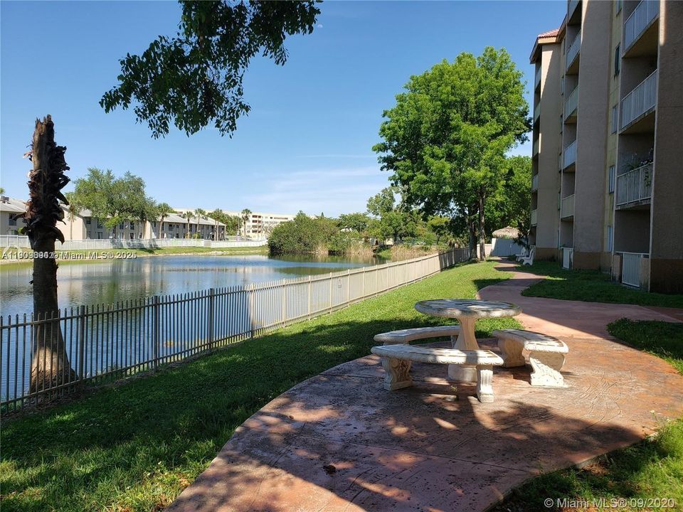 Недавно арендовано: $2,300 (2 спален, 2 ванн, 887 Квадратных фут)