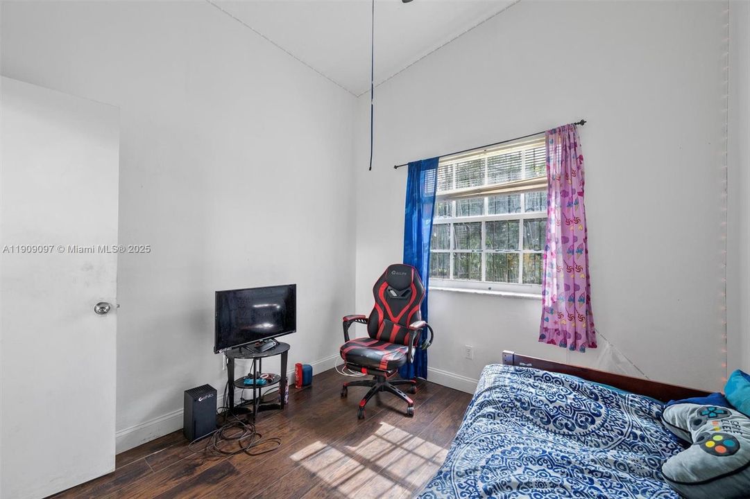 Active With Contract: $499,000 (3 beds, 2 baths, 1649 Square Feet)