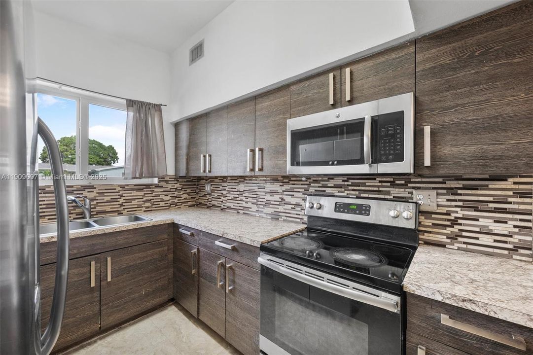 Active With Contract: $499,000 (3 beds, 2 baths, 1649 Square Feet)