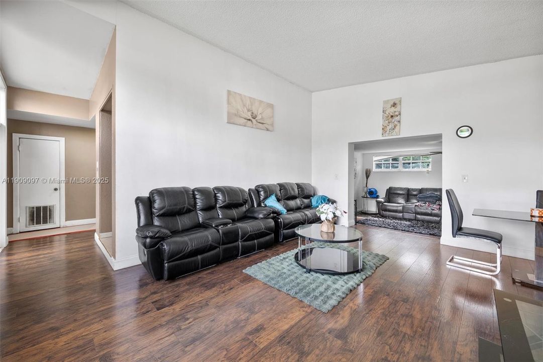 Active With Contract: $499,000 (3 beds, 2 baths, 1649 Square Feet)