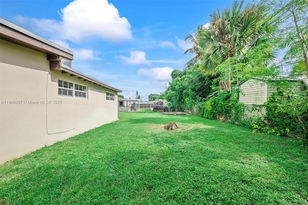 Active With Contract: $499,000 (3 beds, 2 baths, 1649 Square Feet)