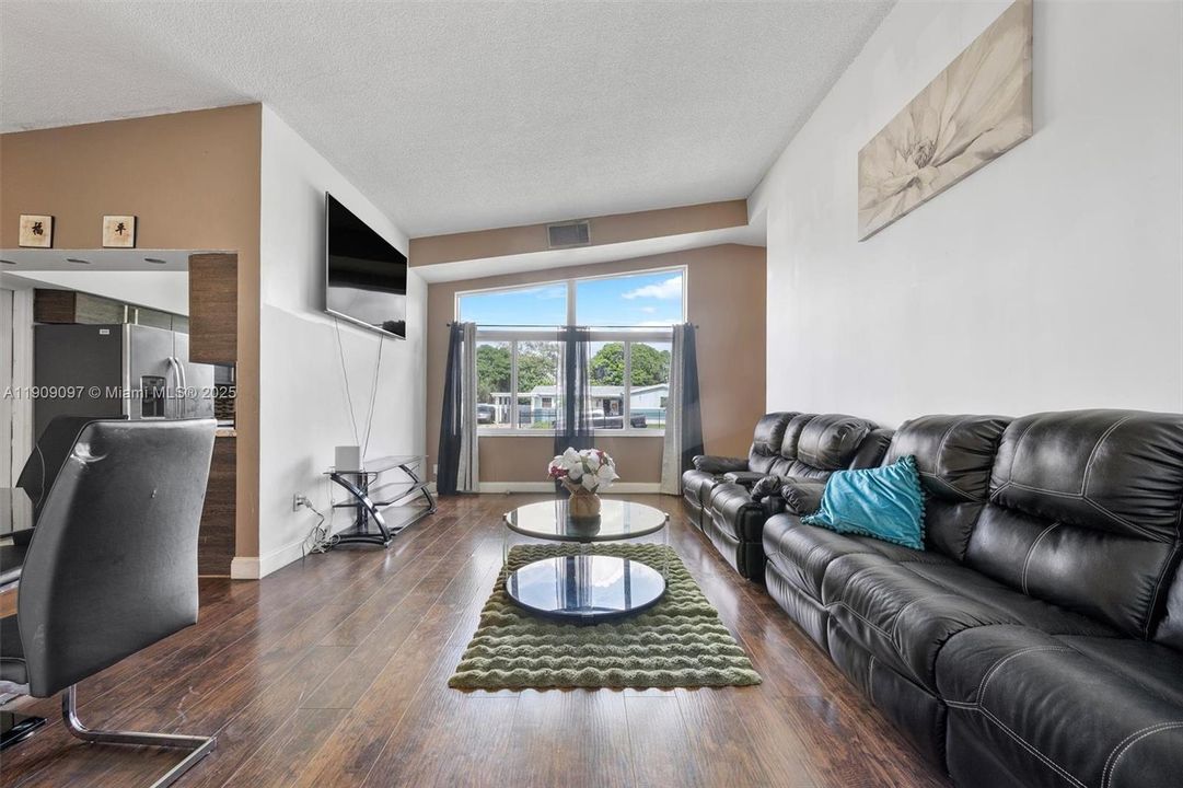 Active With Contract: $499,000 (3 beds, 2 baths, 1649 Square Feet)