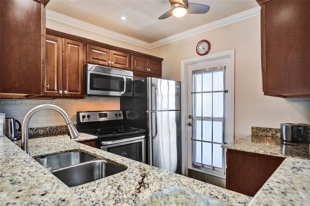 En Venta: $155,900 (2 camas, 2 baños, 944 Pies cuadrados)