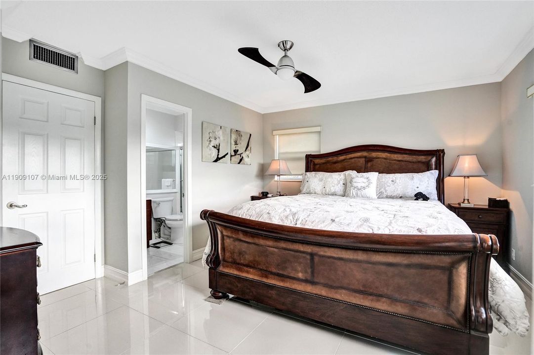 En Venta: $155,900 (2 camas, 2 baños, 944 Pies cuadrados)