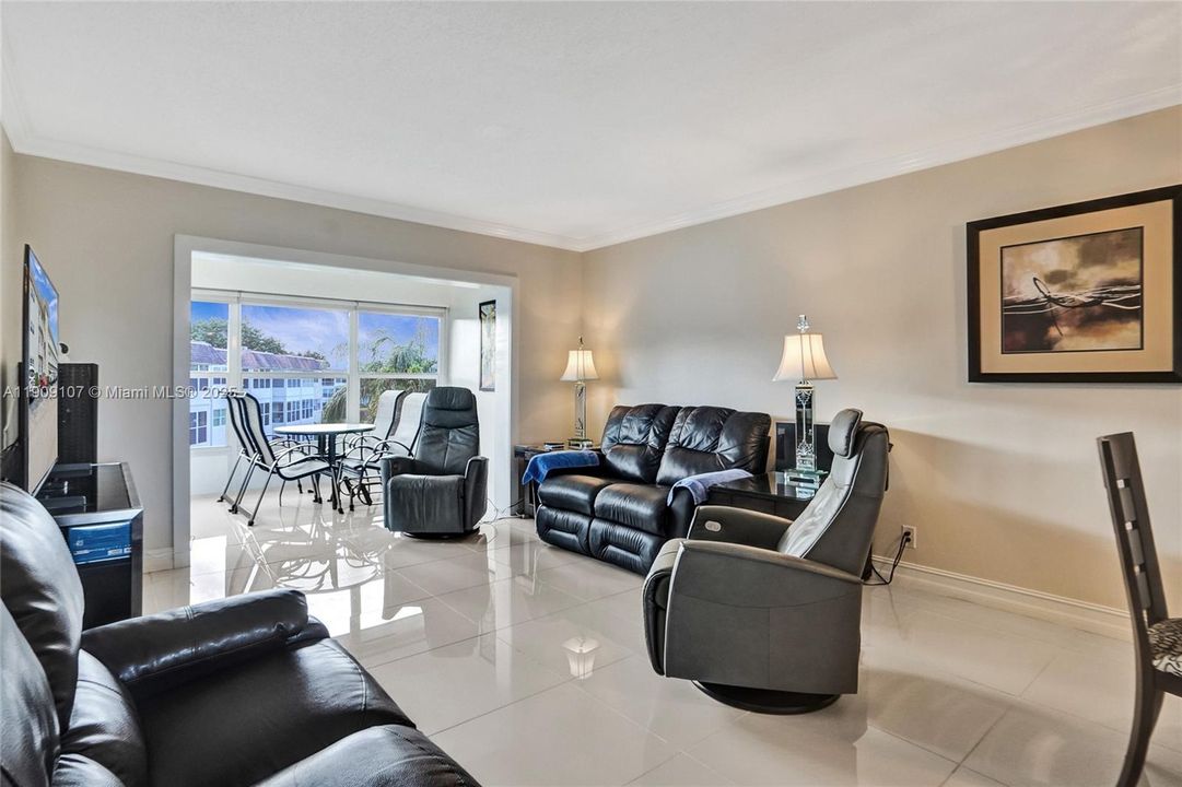 En Venta: $155,900 (2 camas, 2 baños, 944 Pies cuadrados)