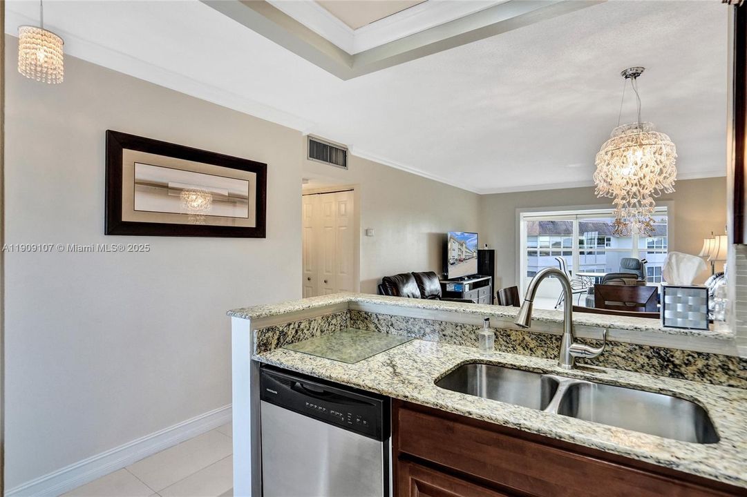 En Venta: $155,900 (2 camas, 2 baños, 944 Pies cuadrados)