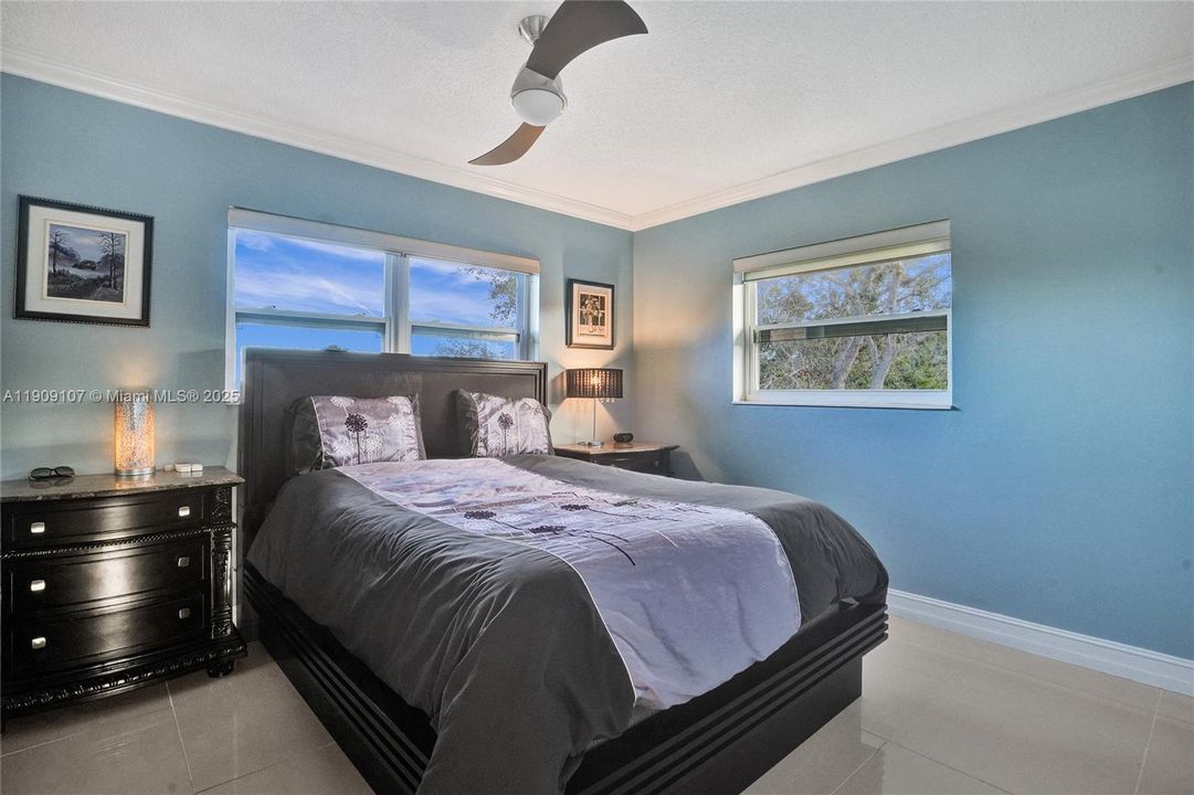 En Venta: $155,900 (2 camas, 2 baños, 944 Pies cuadrados)