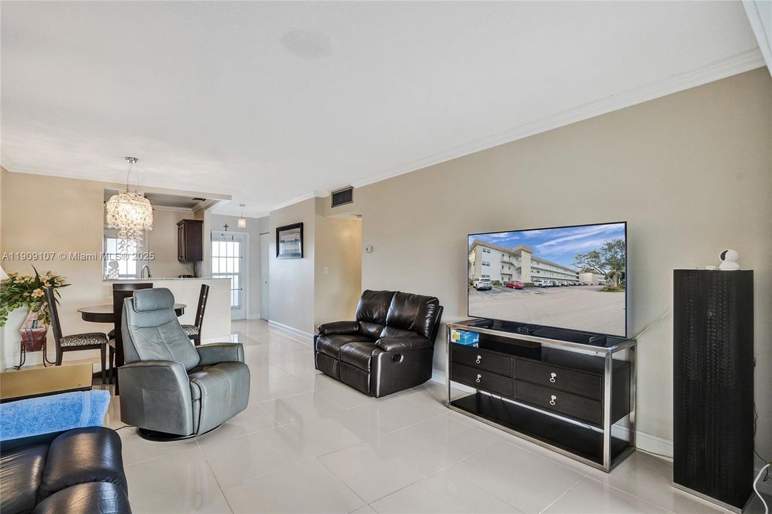 En Venta: $155,900 (2 camas, 2 baños, 944 Pies cuadrados)