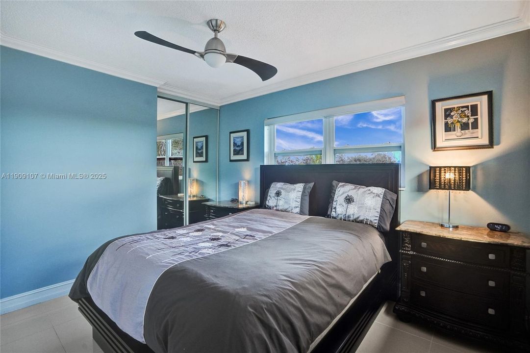 En Venta: $155,900 (2 camas, 2 baños, 944 Pies cuadrados)