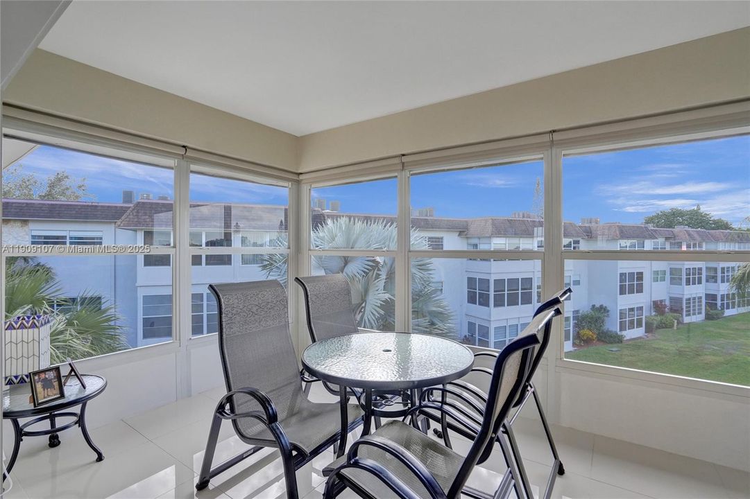 En Venta: $155,900 (2 camas, 2 baños, 944 Pies cuadrados)