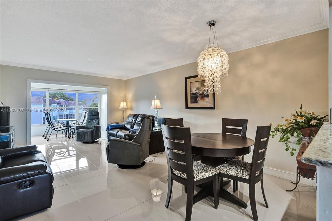 En Venta: $155,900 (2 camas, 2 baños, 944 Pies cuadrados)