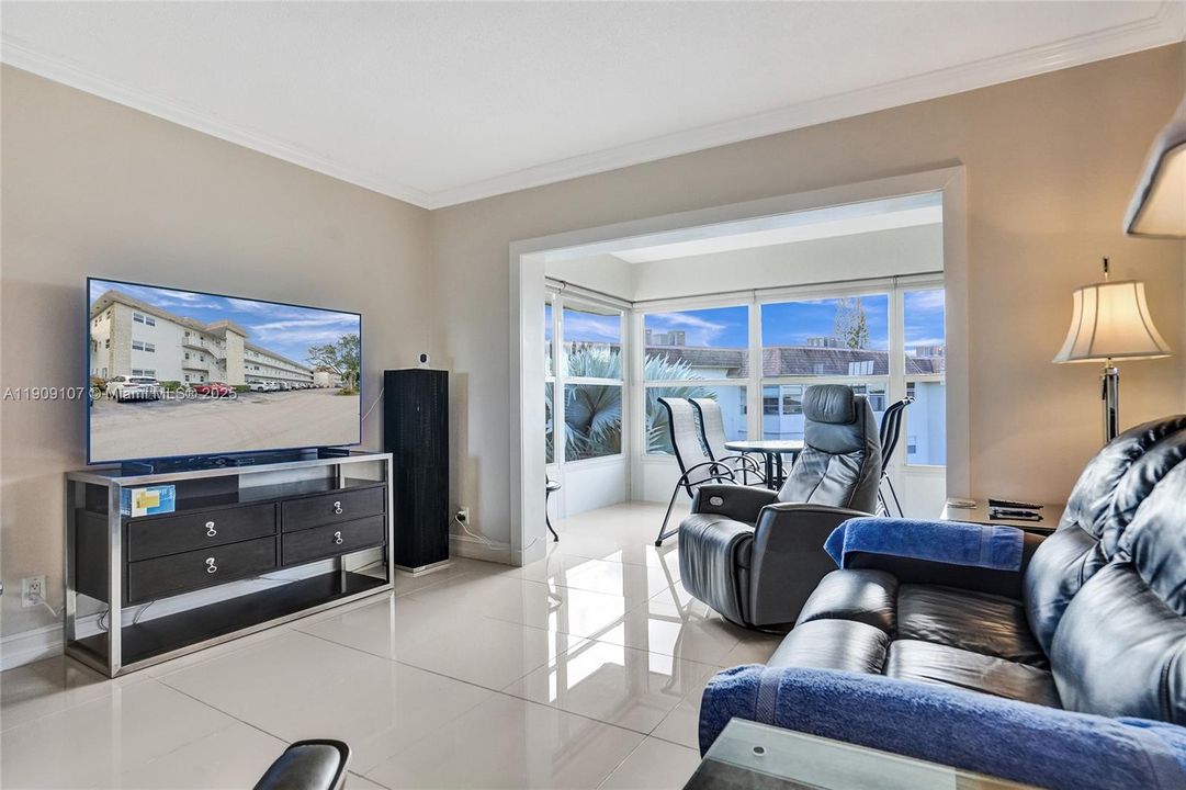 En Venta: $155,900 (2 camas, 2 baños, 944 Pies cuadrados)