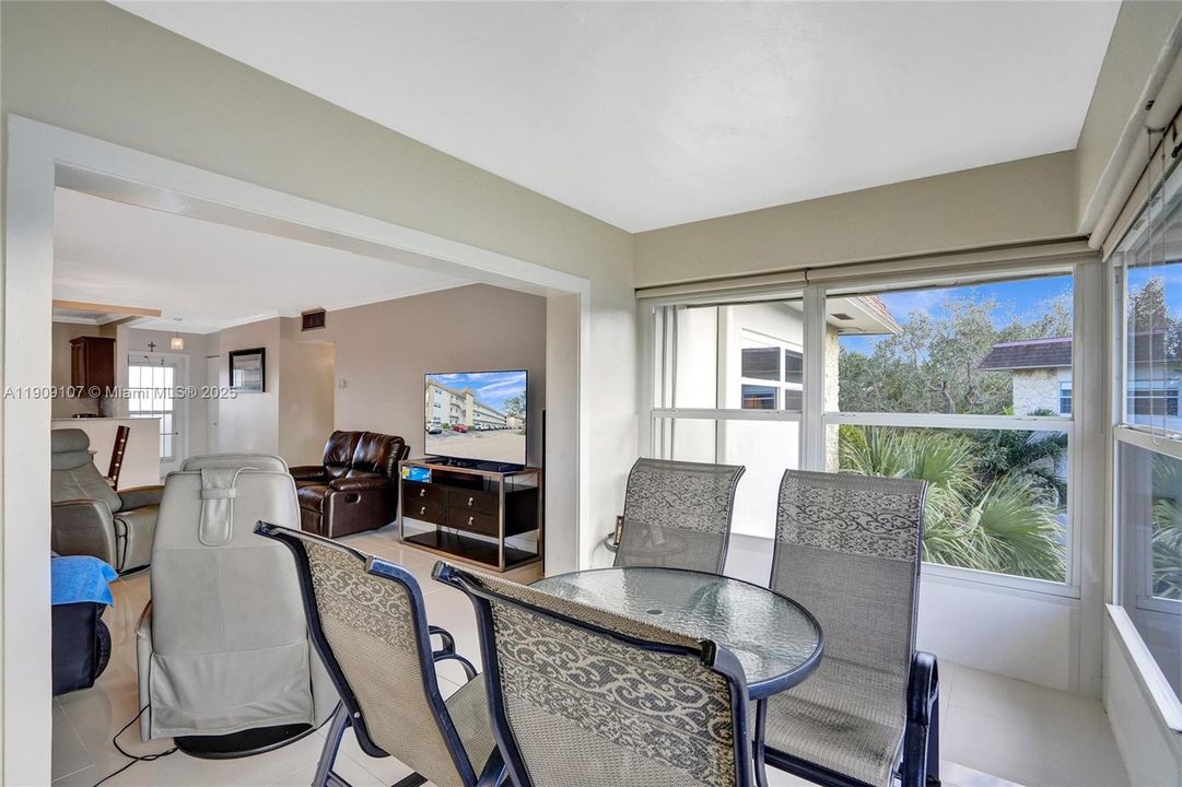 En Venta: $155,900 (2 camas, 2 baños, 944 Pies cuadrados)