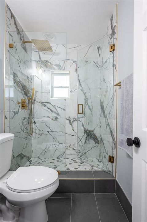 UNIT 2 - Bathroom (Towels & Bathroom Accessories)