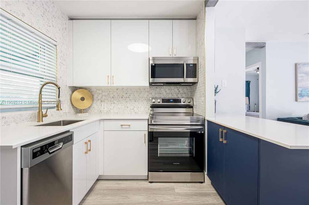 UNIT 2 - Kitchen (Appliances & Kitchenware Included)