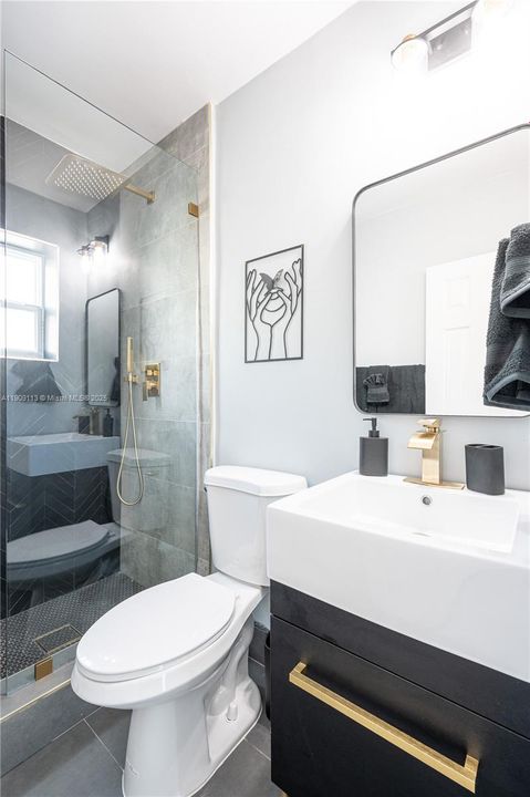 UNIT 1 - Bathroom (Towels & Bathroom Accessories)