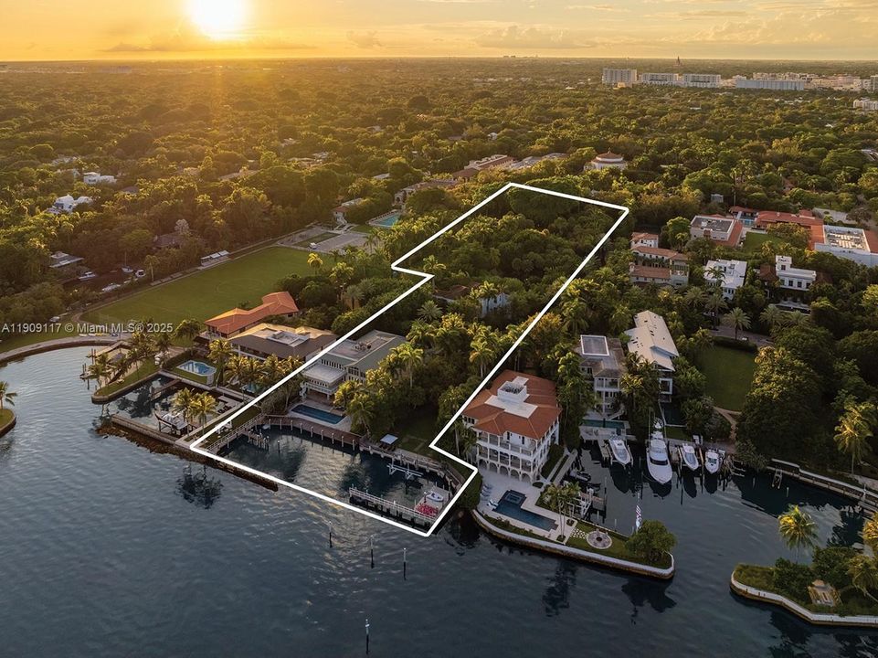 En Venta: $115,000,000 (13 camas, 15 baños, 11855 Pies cuadrados)