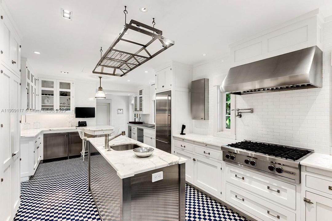 En Venta: $115,000,000 (13 camas, 15 baños, 11855 Pies cuadrados)