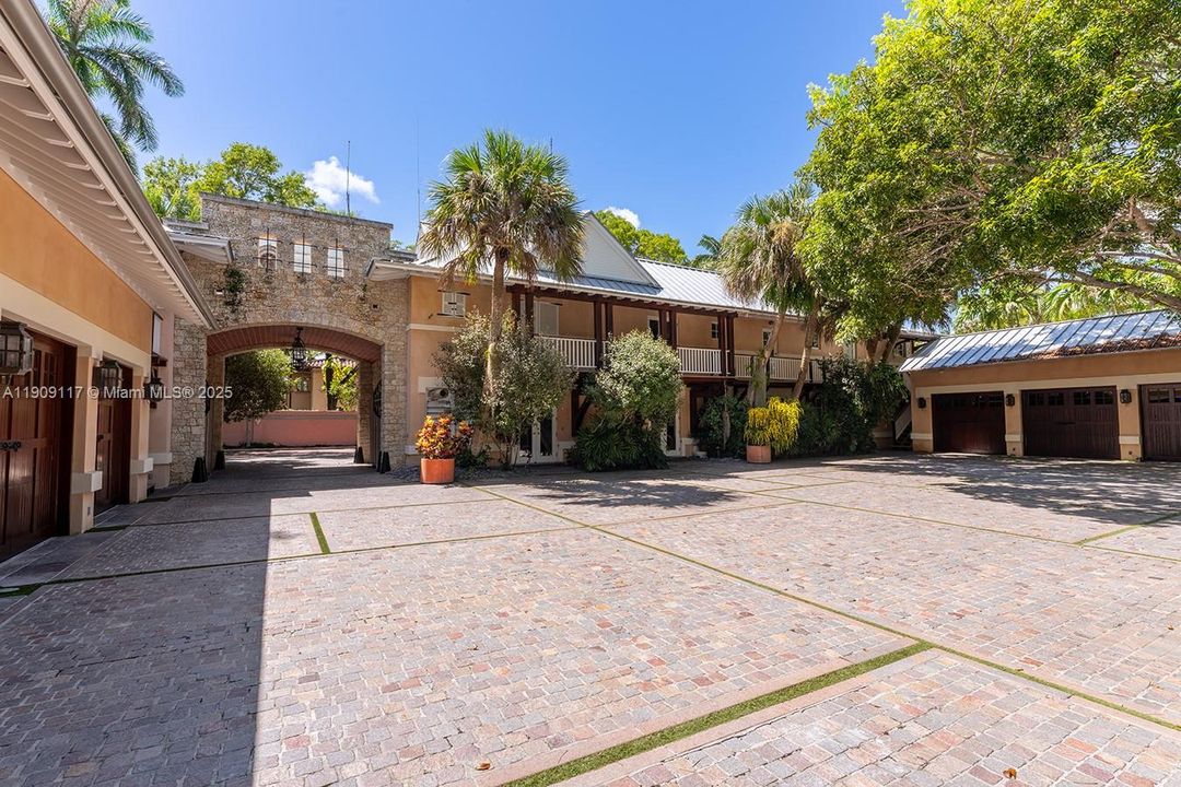 En Venta: $115,000,000 (13 camas, 15 baños, 11855 Pies cuadrados)